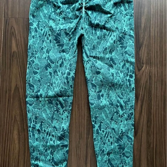 Gymshark Adapt Animal Seamless Leggings - Picture 4 of 4